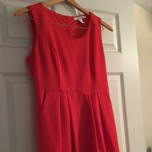 Dark pink/reddish dress